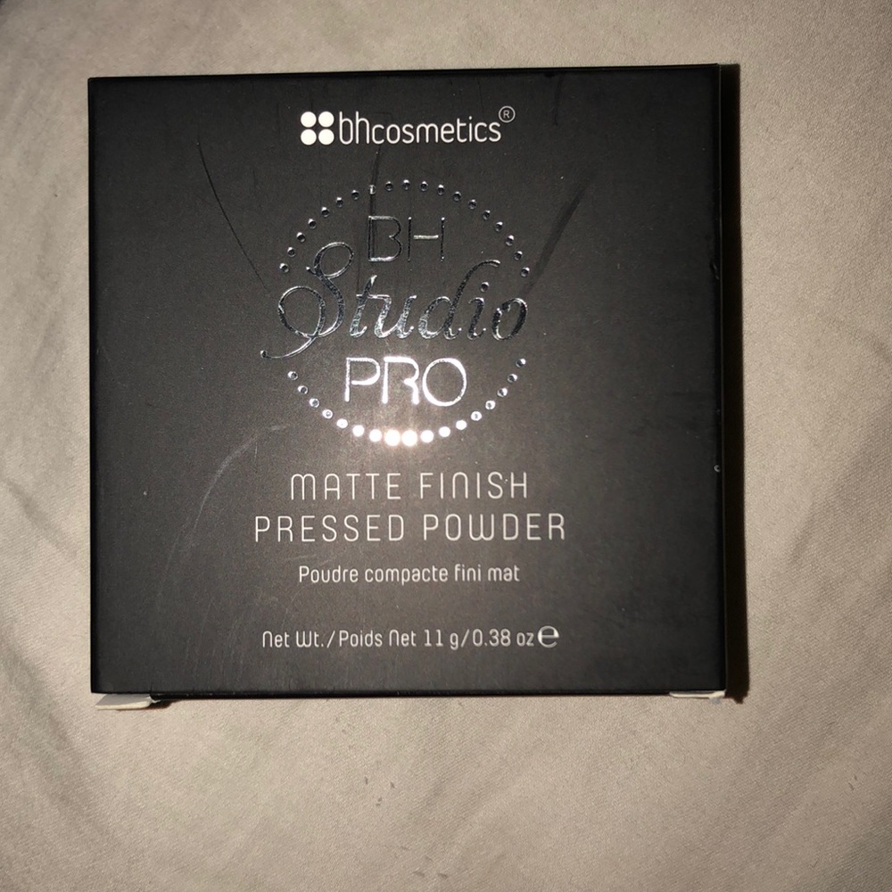 BH Cosmetics matte finish pressed powder